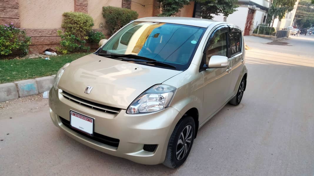 TOYOTA PASSO Automatic Model 2008 Registered 2013 Golden color. 1