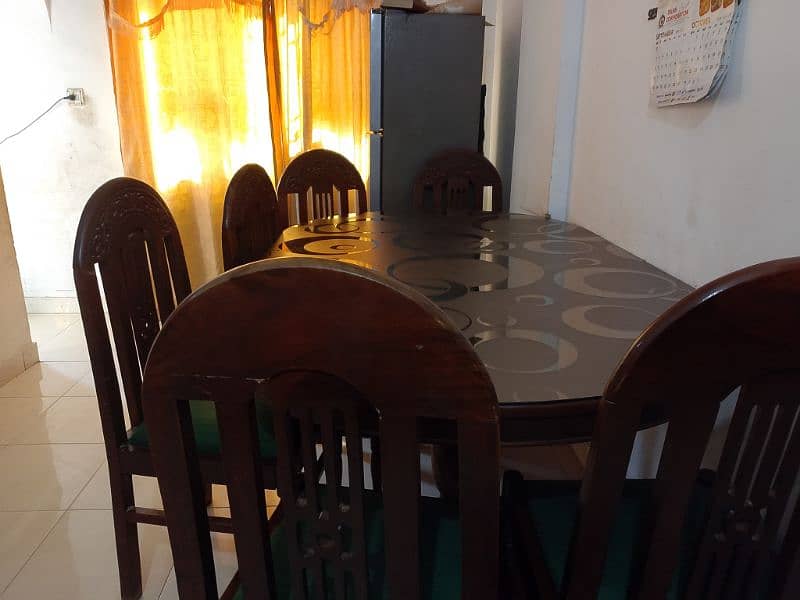 Dining table + 6 chairs 0