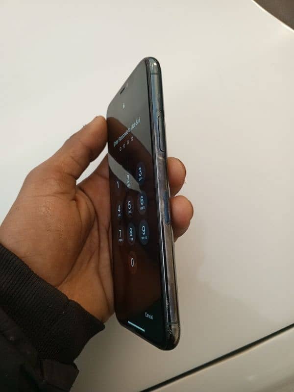 PTA approved iphone 11 pro 7