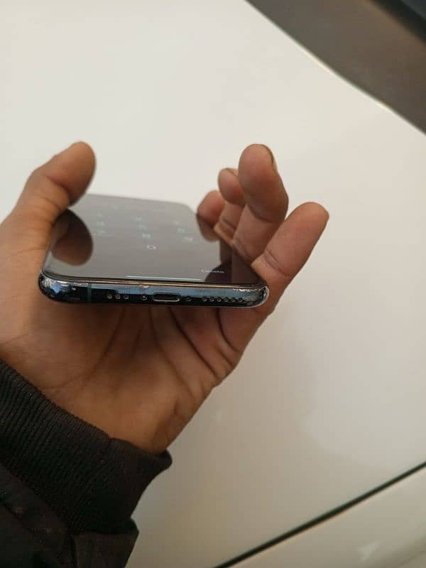 PTA approved iphone 11 pro 9