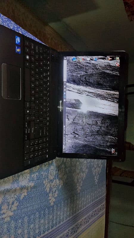 Acer laptop with packord bell display 2