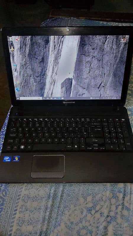 Acer laptop with packord bell display 3