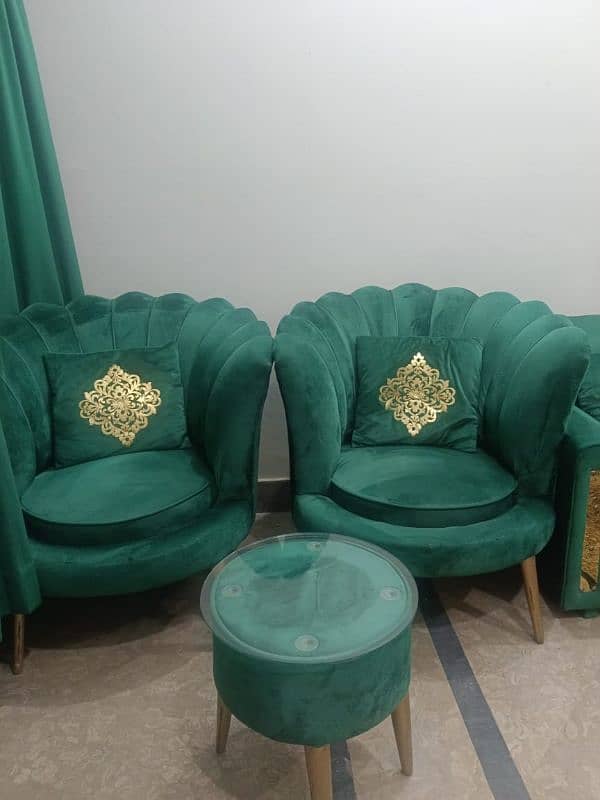 Green Chairs with Round Table 0