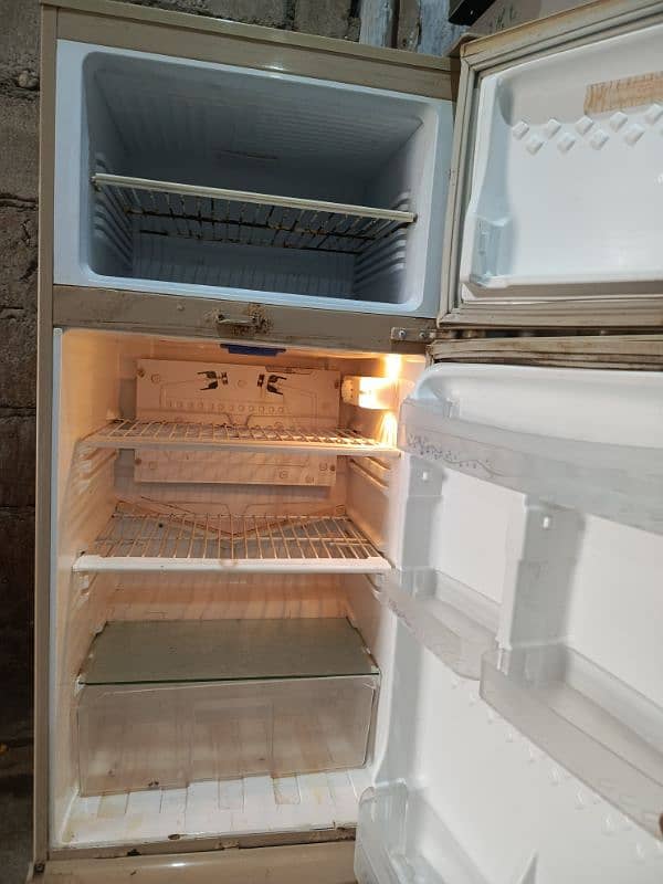 pel fridge sale good condition ok working 0