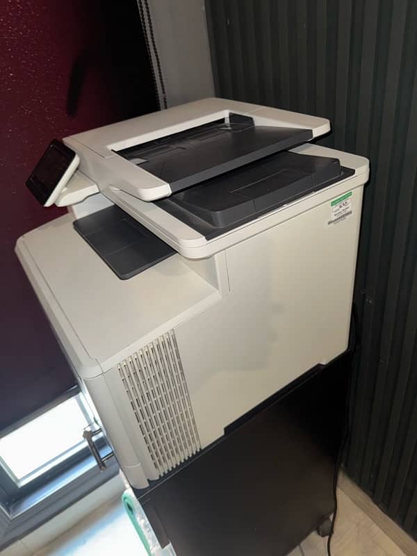 HP Color Laser Jet Pro MFP M477fnw 1