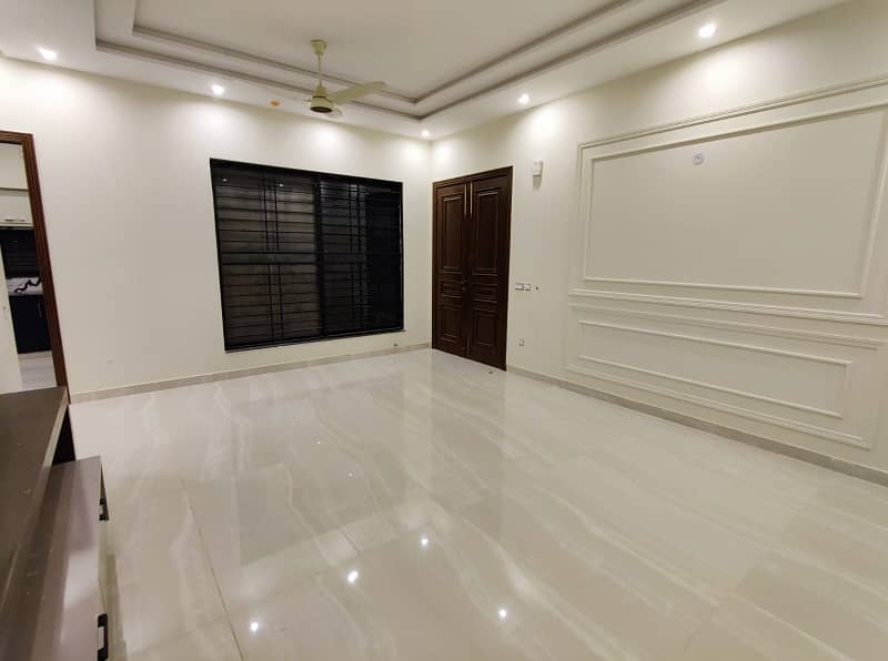 1 Kanal Luxury Out Class Upper Portion For Rent In DHA Phase 1,Block E, Lahore. 2