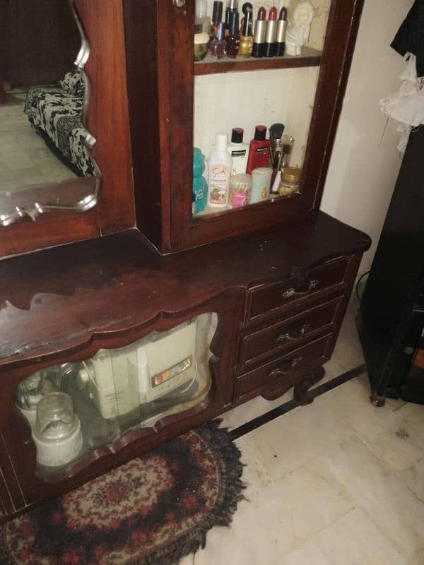 Showcase For sale in Very good condition 0