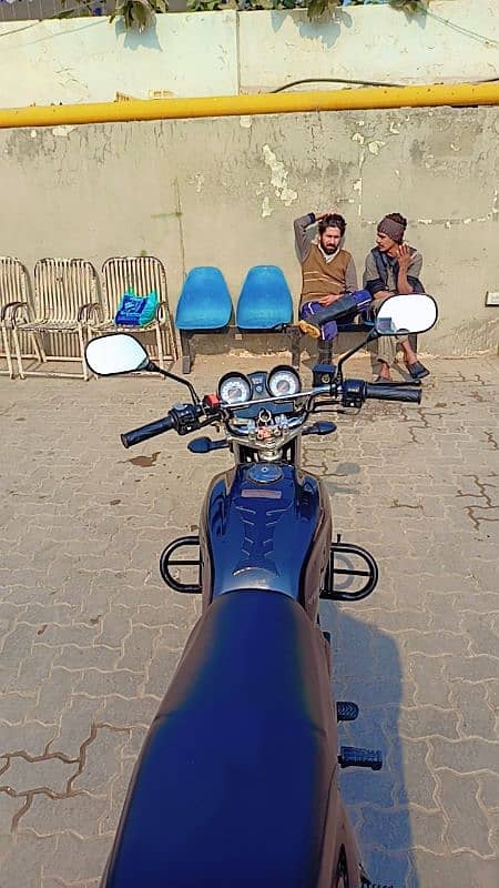 Bike 2000kilmeter use All documents clear urgent sale 1