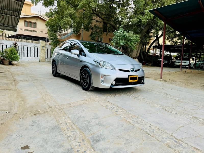 Toyota Prius S LED Edition 1.8 2012 Model First Hand 2