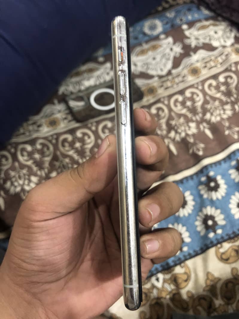 Apple iPhone 11 Pro 1