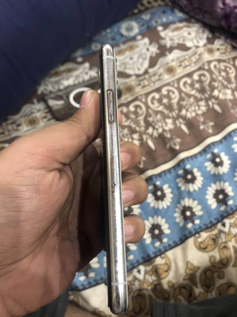 Apple iPhone 11 Pro 3