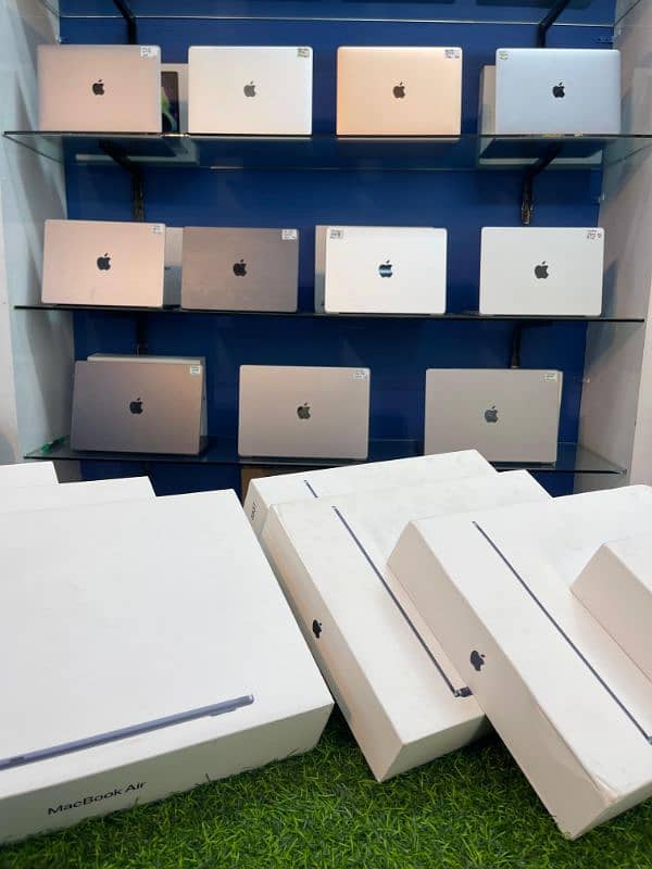 MacBook Air M3  13inch 8/256,16/256,16/512 box Pack Quantity Available 3