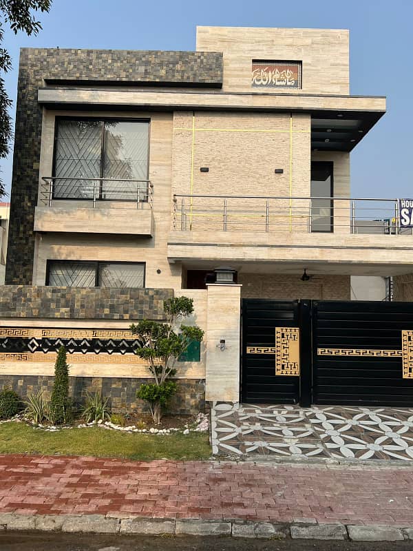 10 Marla Brand New House is Available to Sale Janiper Block Bahria Town Lahore 0