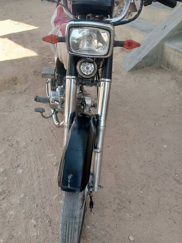 ye champion company ke bike he. 4