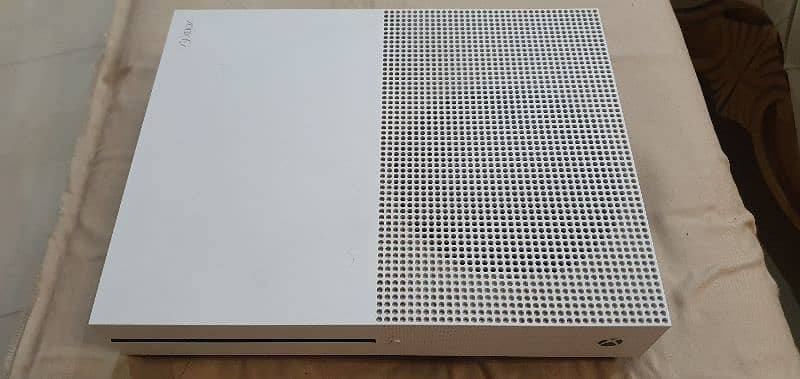 Xbox one s 3