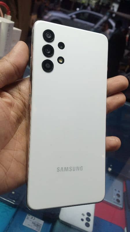 Samsung galaxy a32 6.128gb new hai sath me box bhi hai 0