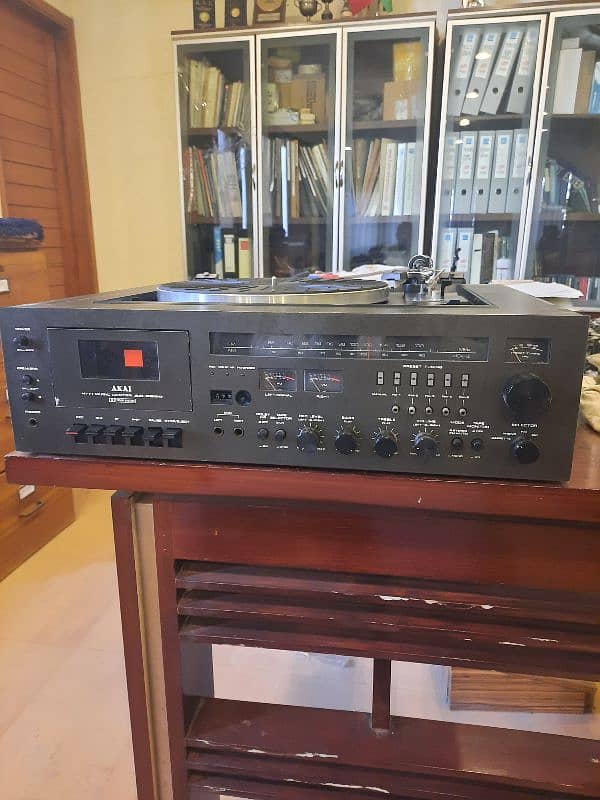 AKAI AC 3800 music center with speakers 0