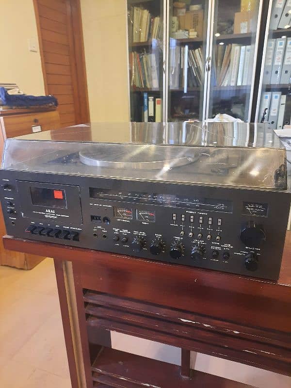 AKAI AC 3800 music center with speakers 2