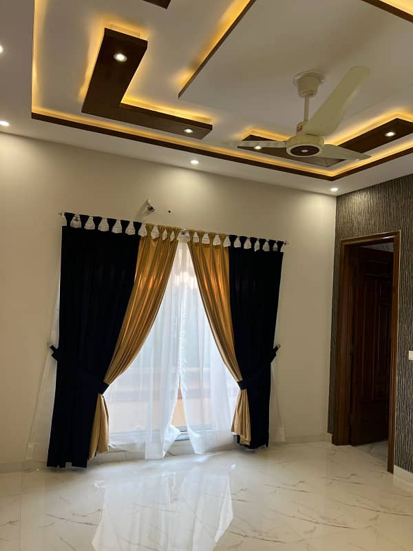 10 Marla Modern House for Sale in Bahria Town Overseas A Block 14