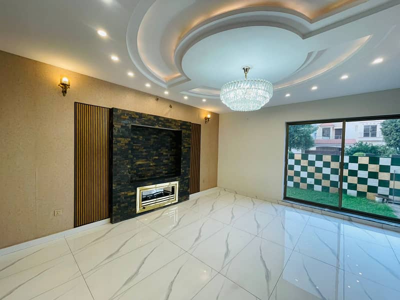 1 KANAL LUXURY HOUSE FOR SALE IN SECTOR C BAHRIA TOWN LAHORE (100% ORIGINAL AD) 4