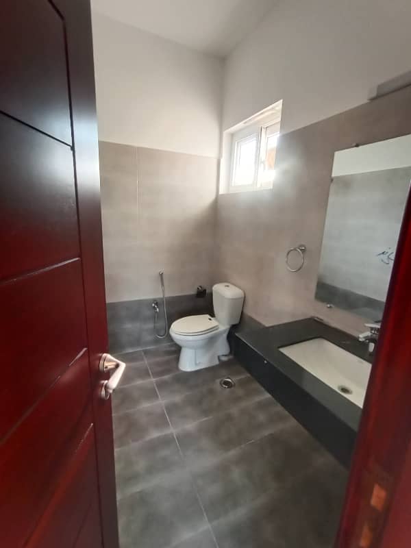 D12 Brand new upper portion 3bedroom near main road 8