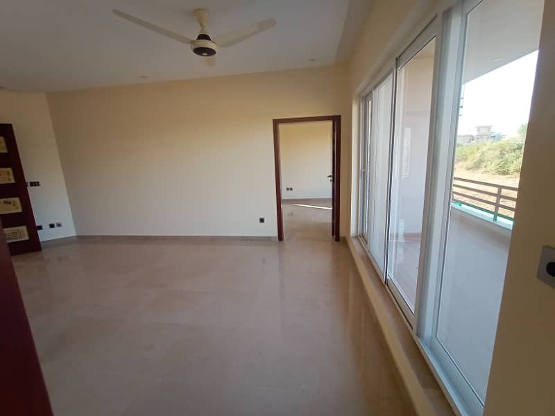 D12 Brand new upper portion 3bedroom near main road 10