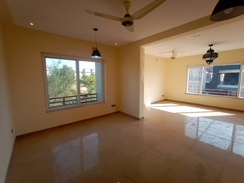 D12 Brand new upper portion 3bedroom near main road 21