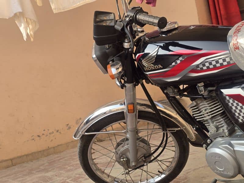 Honda 125 Black 8