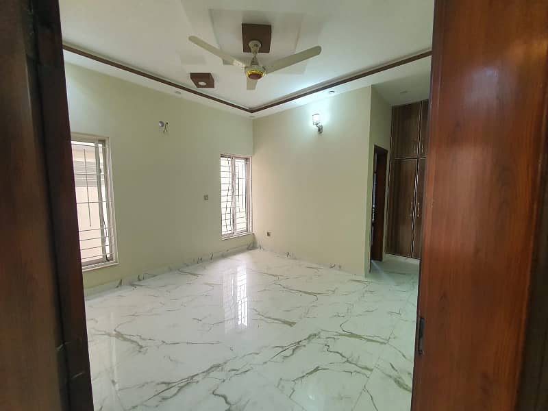 10Marla Brand New House Available For Rent in Jinnah Block Bahria Town Lahore 11