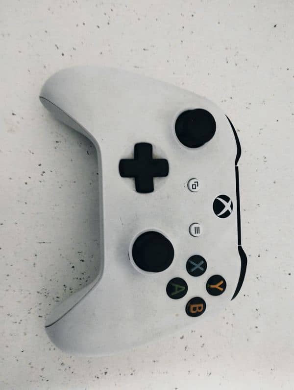 XBox One S + Controller 2