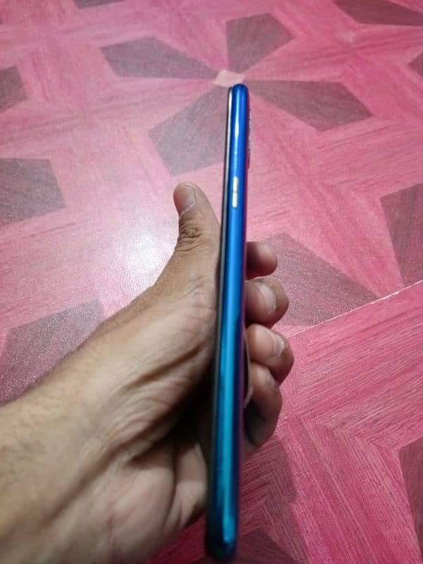 Realme 3 New condition with box 4gb 64 gb 8