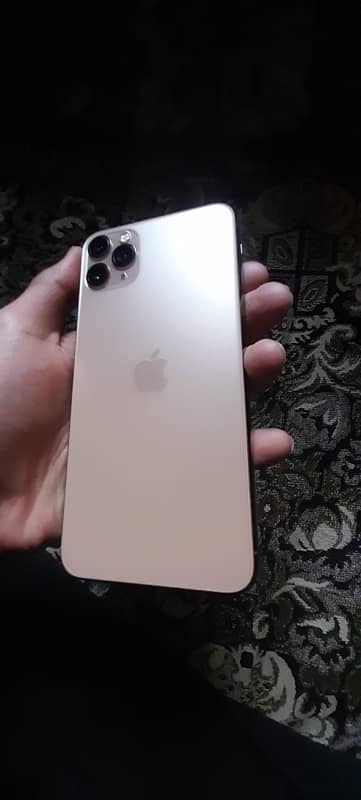 iphone 11 pro max , urgent sale needed cash , all ok , only btery chng 1