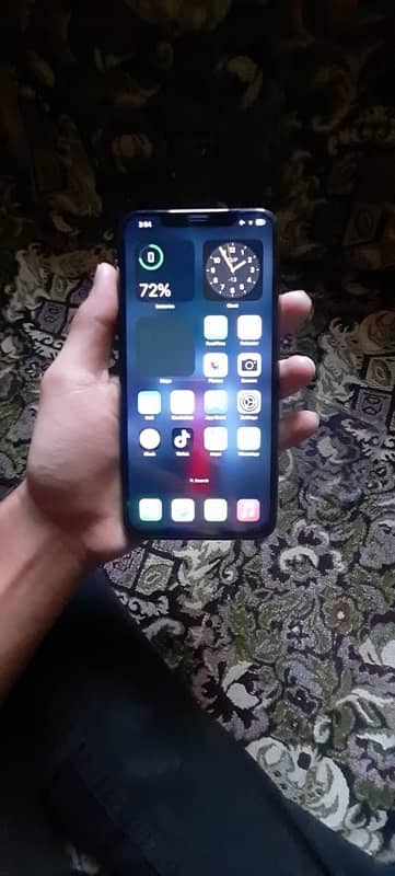 iphone 11 pro max , urgent sale needed cash , all ok , only btery chng 4