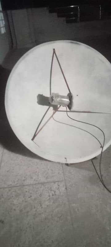 DISH ANTENNA WITH RECEIVER 1