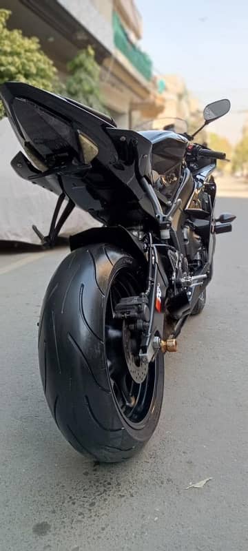 YAMAHA YZF-R6 4