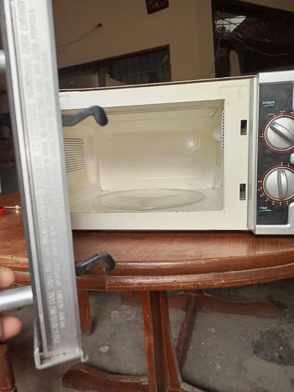 Oven almost new urgent sale 2