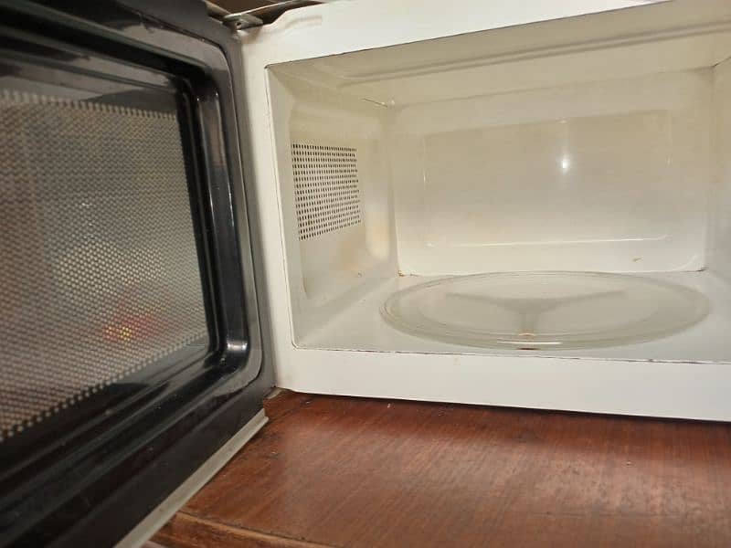 Oven almost new urgent sale 5