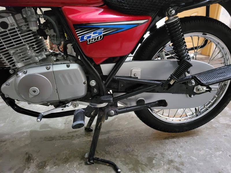 Suzuki GS150 6