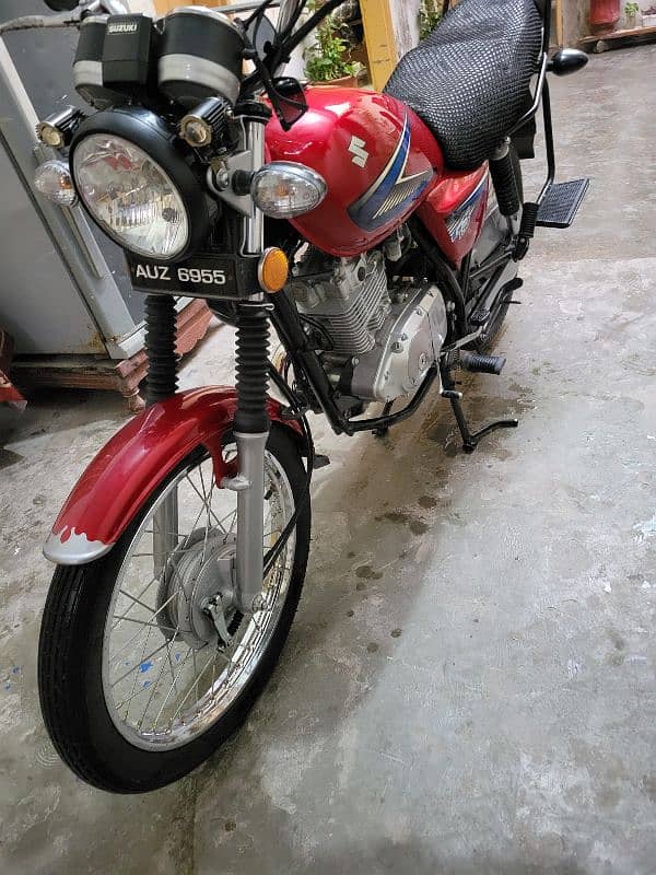 Suzuki GS150 8