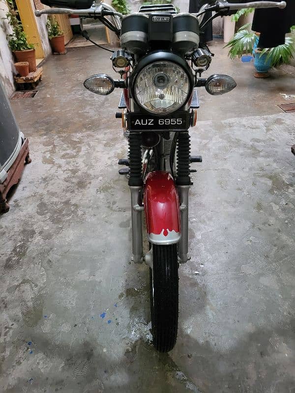 Suzuki GS150 9