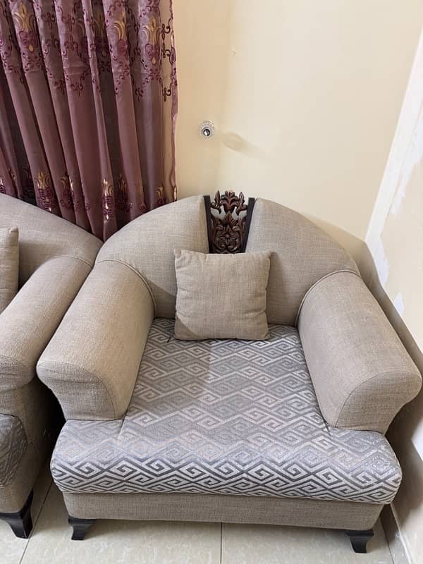 6seater uesd sofa set available  for sale 2