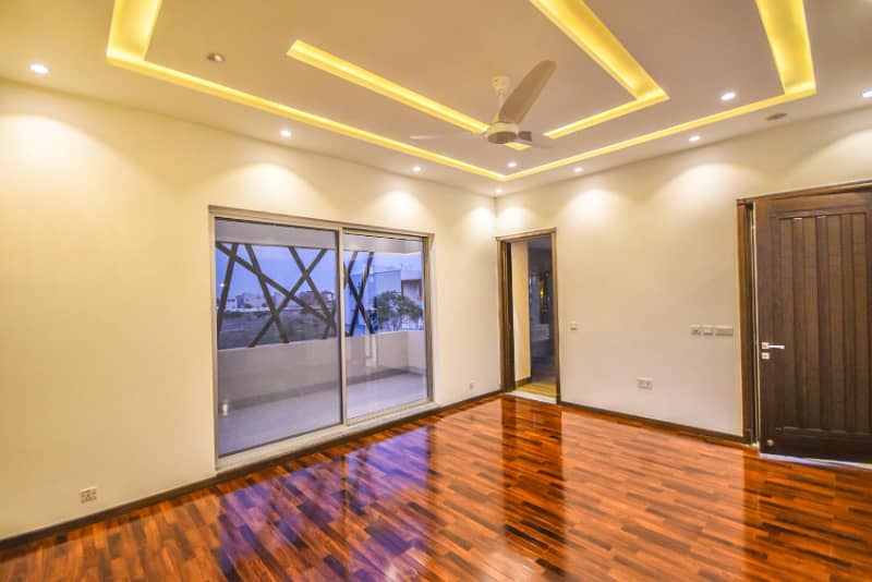 One Kanal Lavish Living Independent Bungalow Situated AT Most Prime Location 17