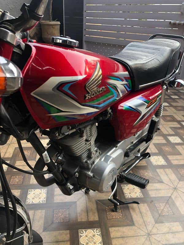 Honda CG 125 2023 Model in Excellent Condition 4