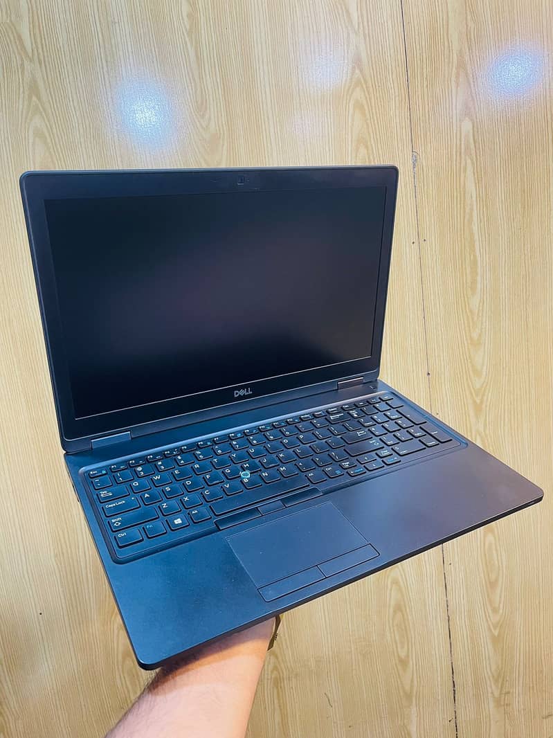 Dell Latitude 5590 Intel Core i7-8th Gen Ram 8GB SSD 256 1