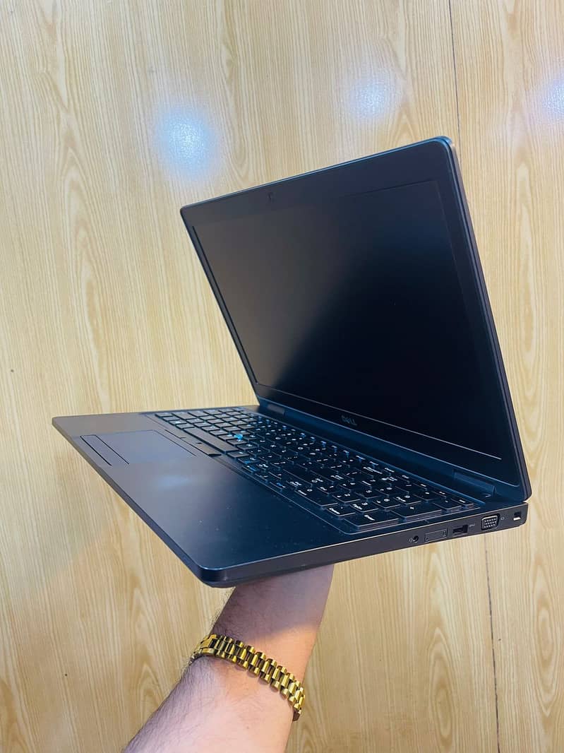 Dell Latitude 5590 Intel Core i7-8th Gen Ram 8GB SSD 256 4