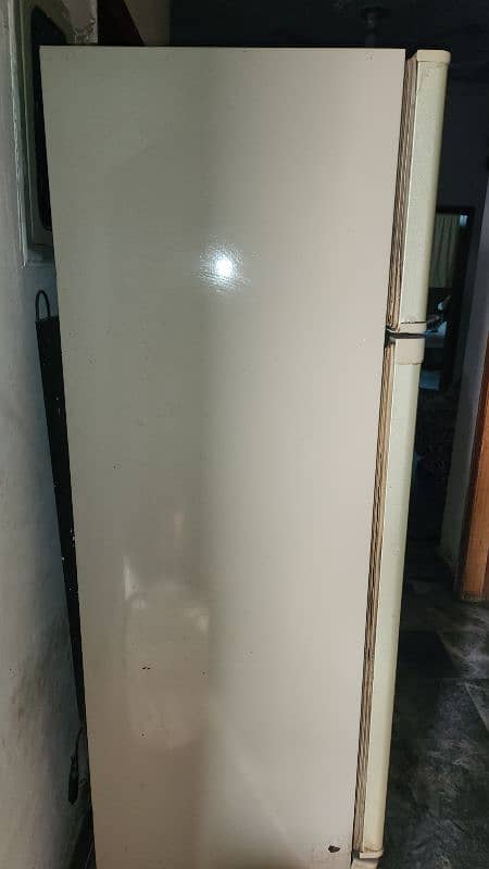 Dawalance medium size refrigerator 1