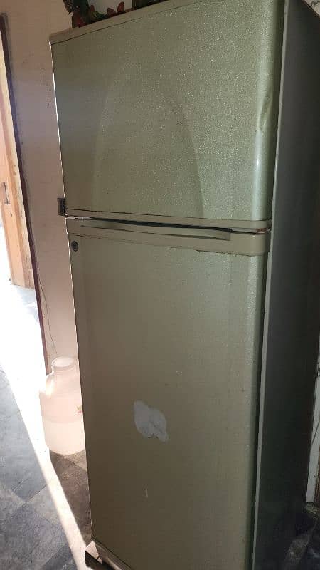 Dawalance medium size refrigerator 3