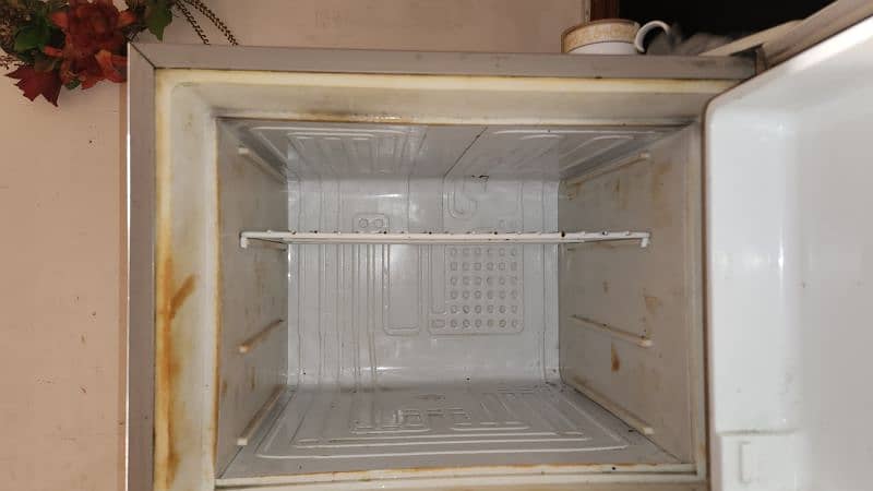 Dawalance medium size refrigerator 4