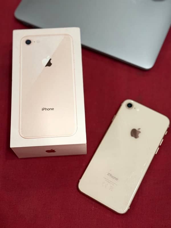 iPhone 8, Gold, 64 GB 2