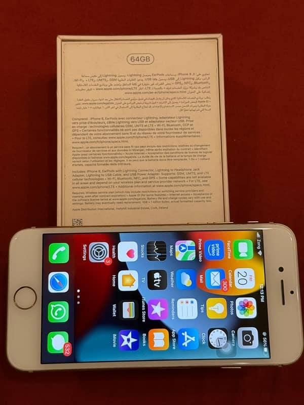 iPhone 8, Gold, 64 GB 3